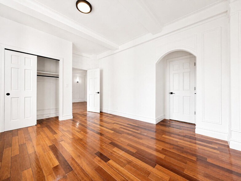 Building Photo - 308 W 104th St