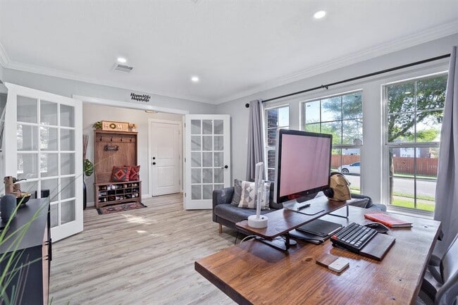 Building Photo - 1213 Faber Dr