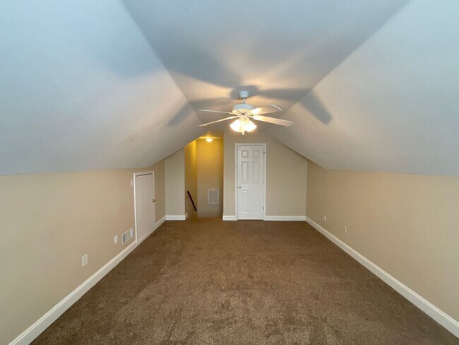 Building Photo - 852 Hamilton Ct