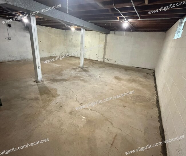 Building Photo - Discover comfort, convenience, and quality living in this beautifully updated 3-bedroom single-fa...