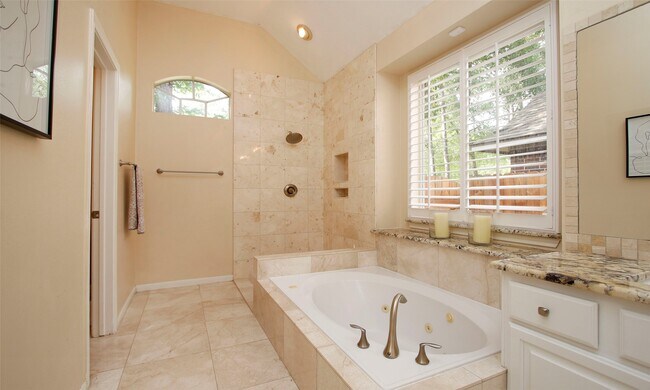 Building Photo - 19 E Sunny Slope Cir