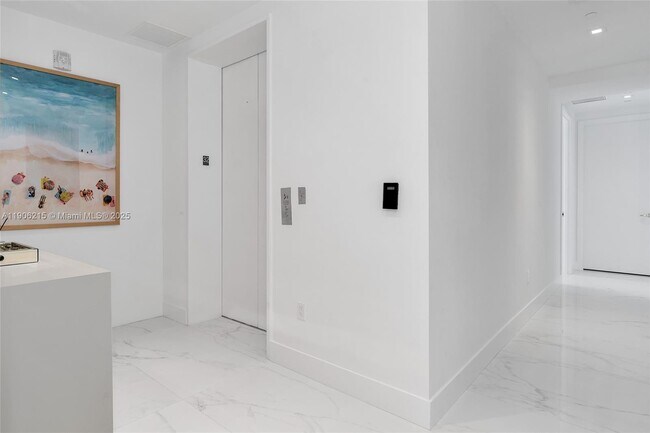 Building Photo - 16901 Collins Ave