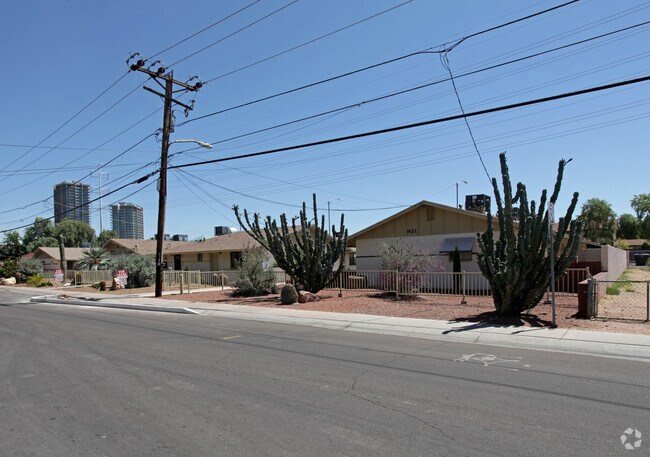 Building Photo - 903-921 S Farmer Ave