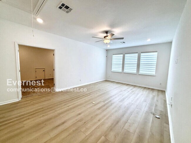 Building Photo - 2300 Sondrio Bnd