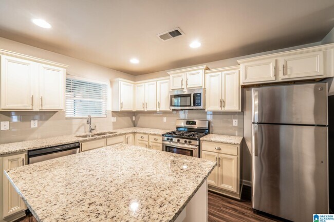 Building Photo - 180 Belmont Way