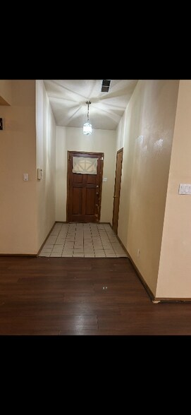 Building Photo - 800 Eastridge Dr NE