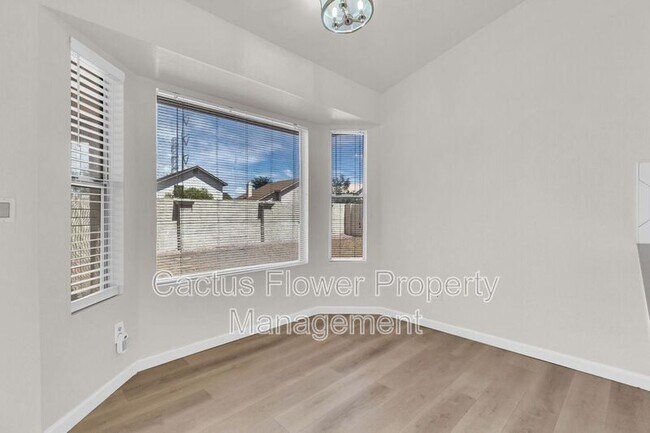 Building Photo - 1132 E Harbor View Dr