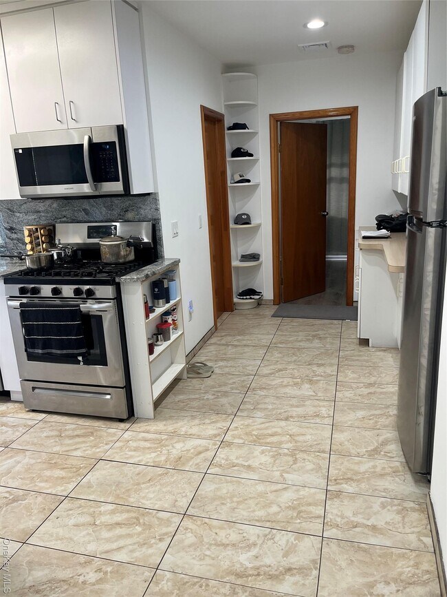 Building Photo - 35 Notre Dame Ave