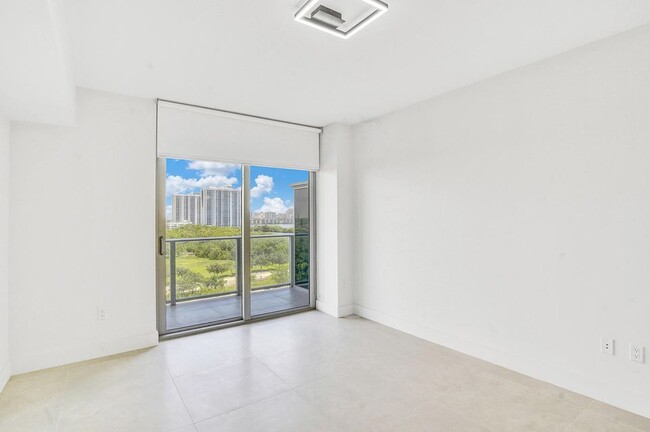 Building Photo - 16385 Biscayne Blvd