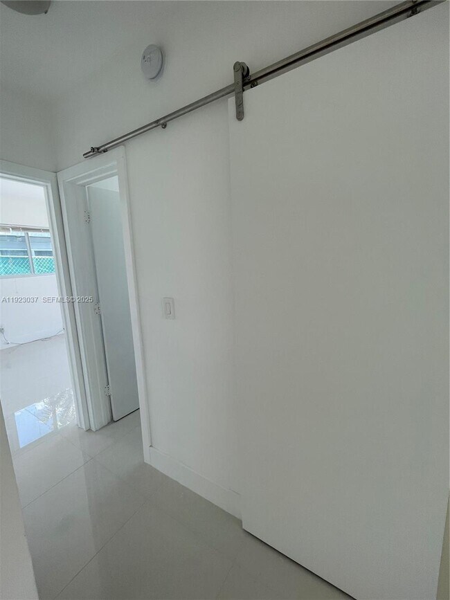 Building Photo - 8215 Crespi Blvd