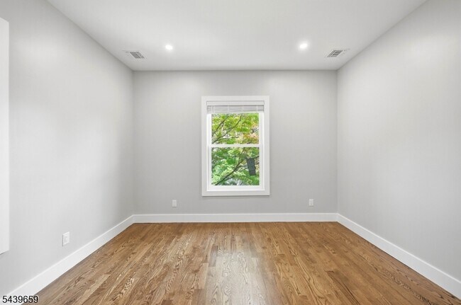 Building Photo - 40 Jardine Rd