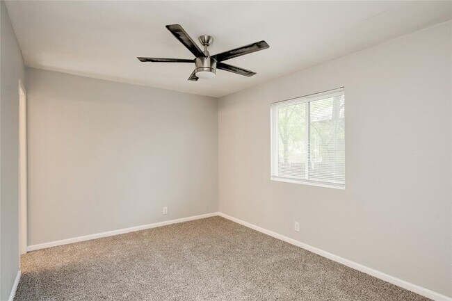 Building Photo - 915 Chisholm Cove