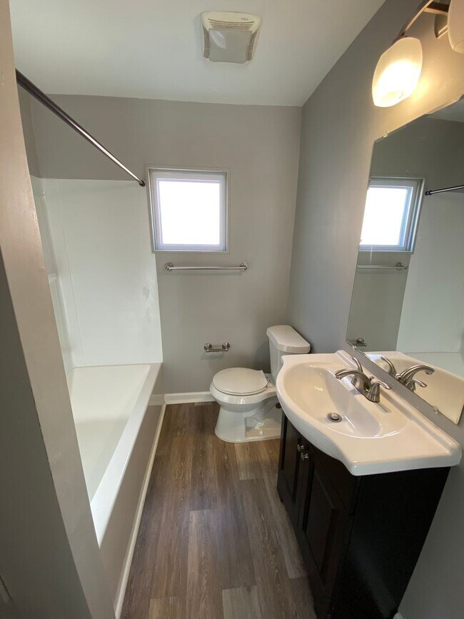 Building Photo - 181 N Balph Ave