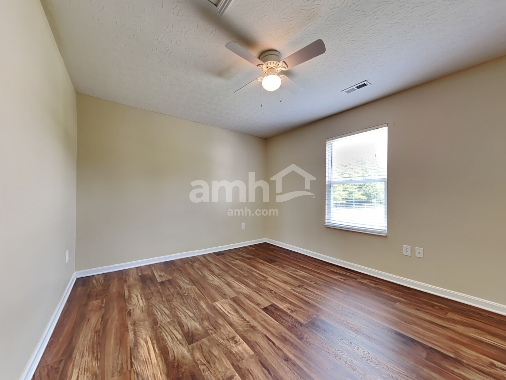 Building Photo - 320 Hennepin Dr