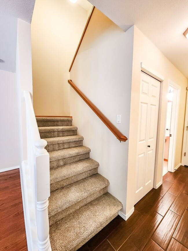 Building Photo - 3-Bedroom Gleneagle Townhome Available Now!