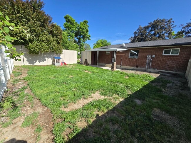Building Photo - 309 E 200 S