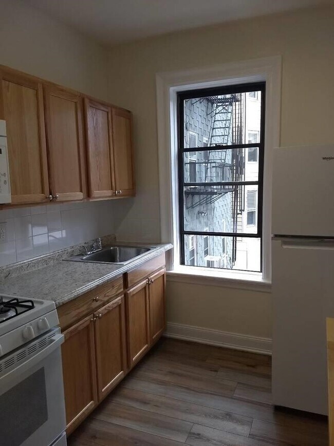 Building Photo - 429 Fairmount Ave