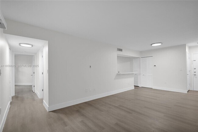 Building Photo - 9715 Fontainebleau Blvd