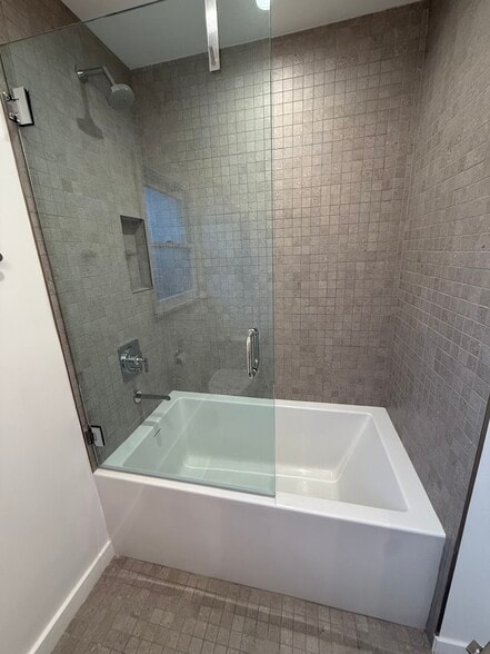 2nd Bathroom with Bathtub - 1156 S Highland Ave