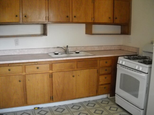 Building Photo - Cute House in Town