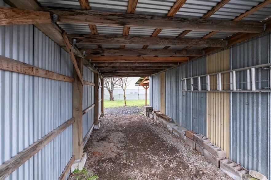 Building Photo - 365 S 15th St