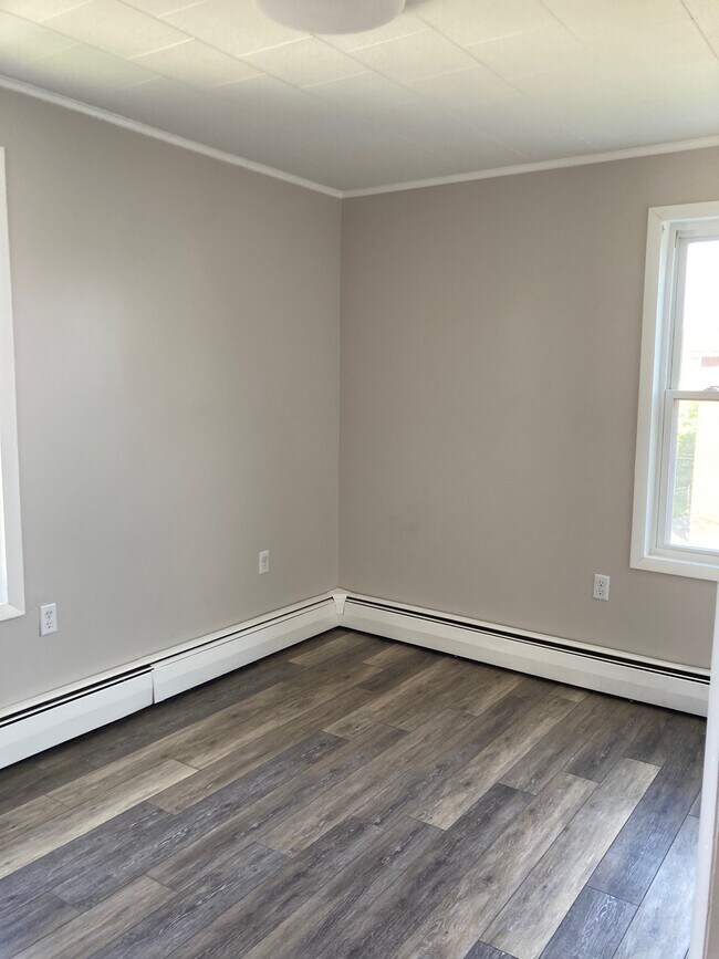 Building Photo - 101 Knobley St