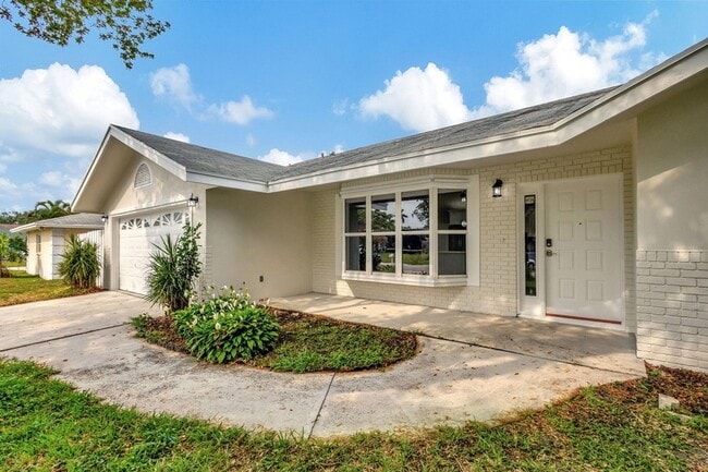 Building Photo - 843 Azalea Dr