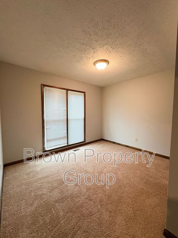 Building Photo - 5960 Laguna Dr