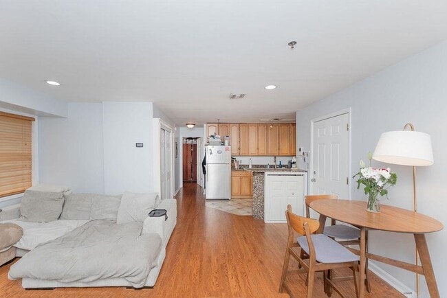Building Photo - 354 3rd St
