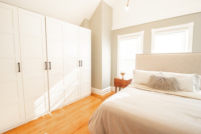 Building Photo - 2215 N Harrison St