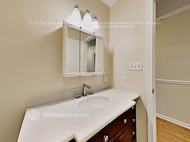 Building Photo - 499 Kingfield Dr SW