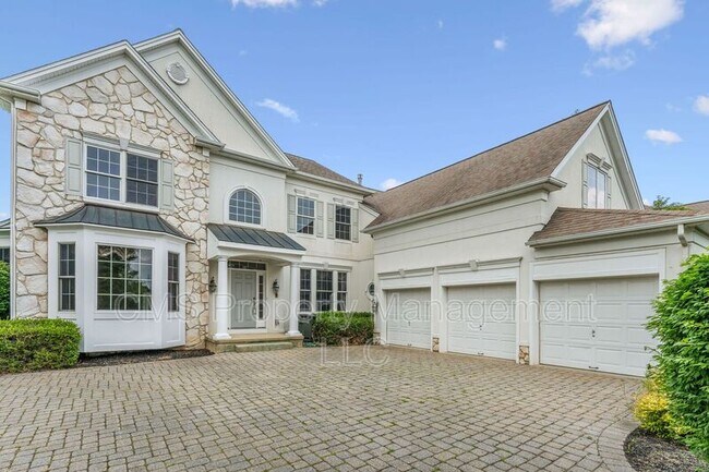 Building Photo - 44 Equestrian Way