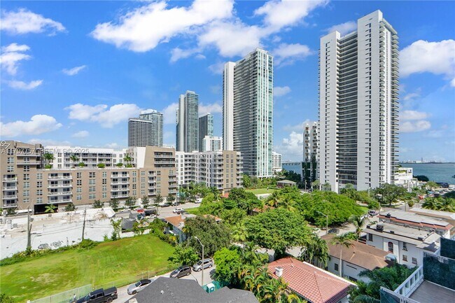 Building Photo - 321 NE 26th St