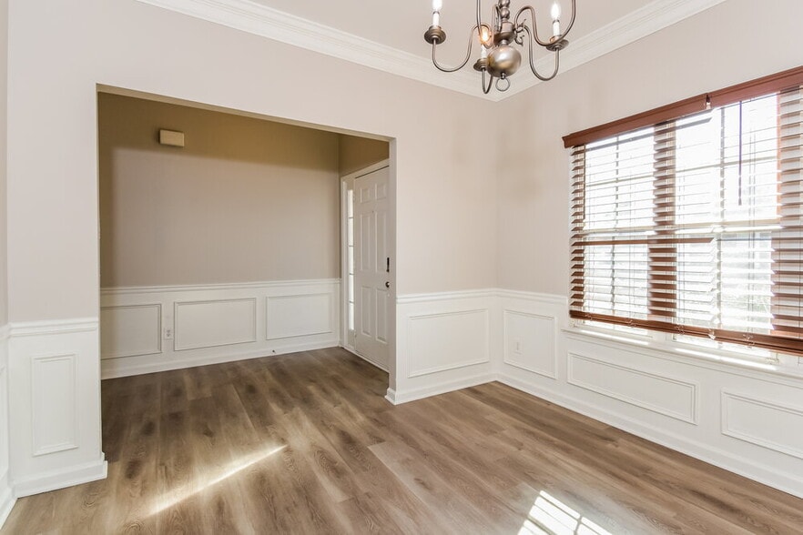 Building Photo - 250 Alamosa Path SW