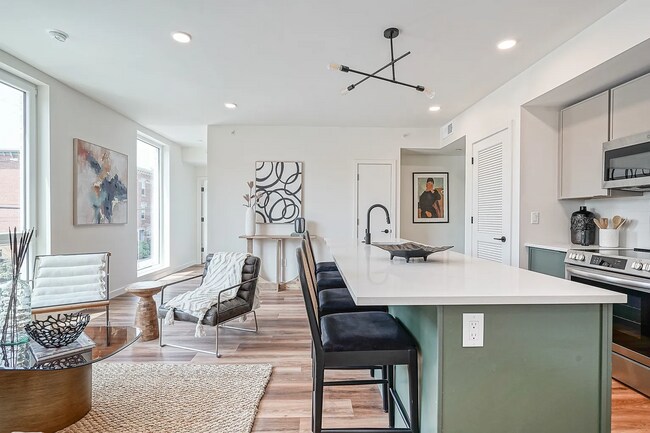 Building Photo - 1301 Bainbridge St