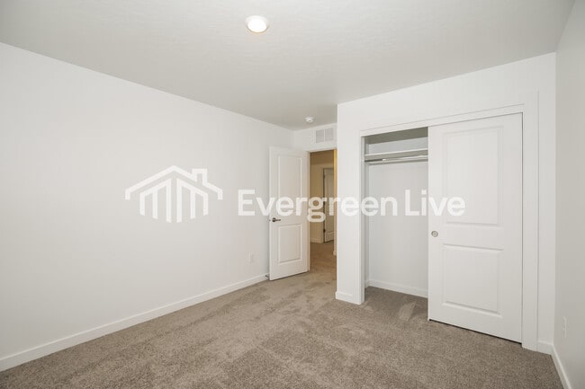 Building Photo - 15190 Nimbus Way