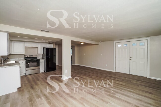 Building Photo - Lease today! No extra charge for contentme...