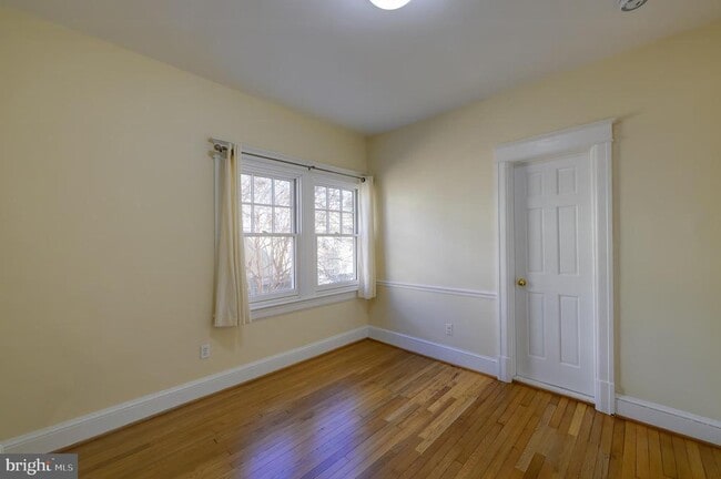 Building Photo - 5717 Chevy Chase Pkwy NW