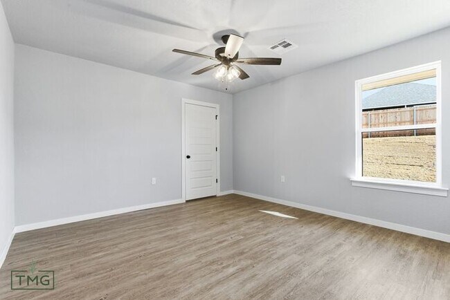 Building Photo - Newly Remodeled 2 Bed Duplex – Prime Broken Arrow Location!