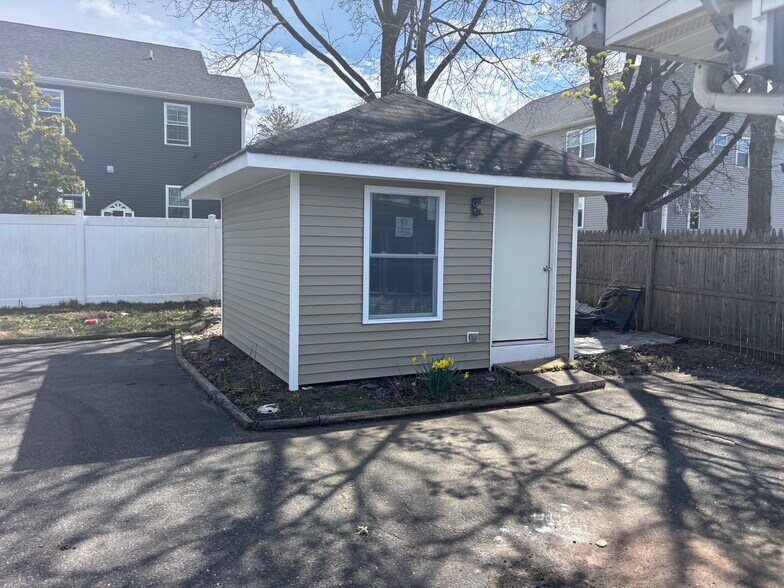 Building Photo - 17 Tennent Ave