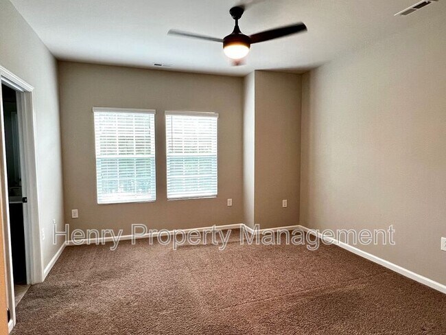 Building Photo - 1413 Regents Ln