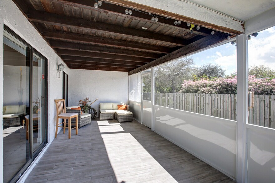 Building Photo - 418 SE 4th St