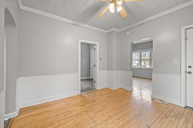 Building Photo - Newly Renovated 3 Bed 2 Bath Home in St Paul