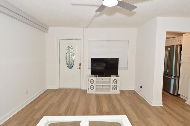 Building Photo - 4700 Cove Cir