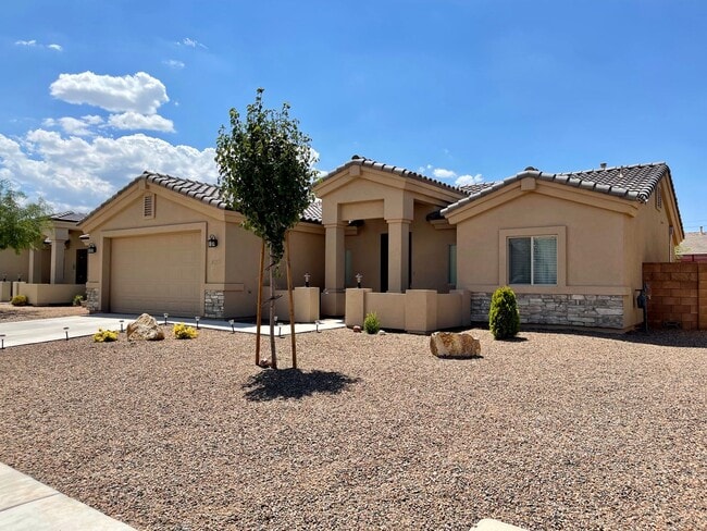 Building Photo - Beautiful 3 Bedroom Home in Gated Community!
