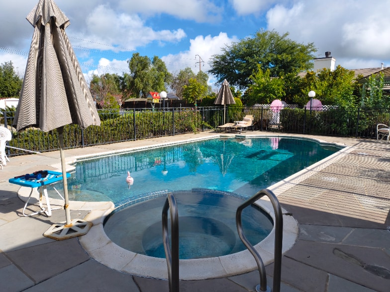 Building Photo - 28409 King Apache Cir