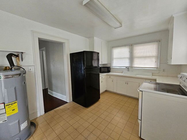Building Photo - Charming 1/1 Home Just Minutes from Campus