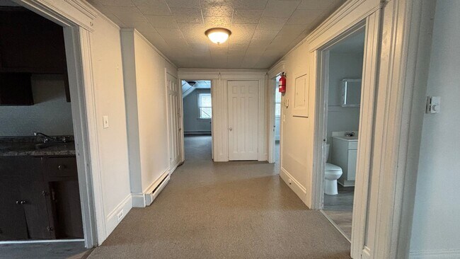 Building Photo - 46 Walnut St