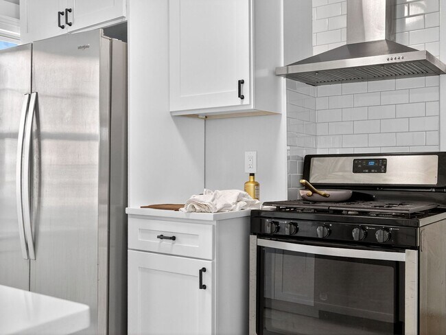 Building Photo - No Brokers Fee. In-Unit Washer and Dryer, All New Kitchen Appliances, Yard