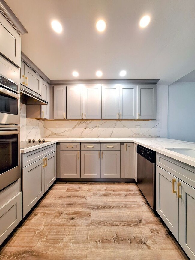 Building Photo - Spacious Two-Story 3bd Townhouse With Private Patios, Balcony, & Garage